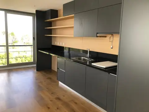 Schweitzer 8800, Piso 3