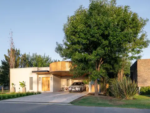 VENTA: Casa de tres dormitorios en La Rinconada, Ibarlucea,