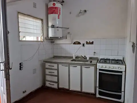 Cornelio Saavedra 2000, Piso 1