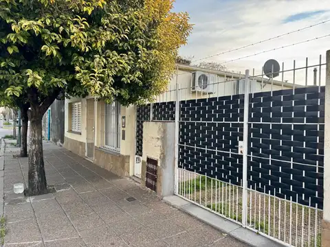 VENTA CASA, 2 DORMI B° DON BOSCO, SAN NICOLAS