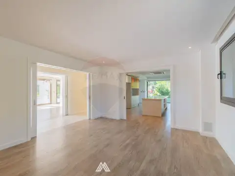 Casa 10 ambientes con 6 baños