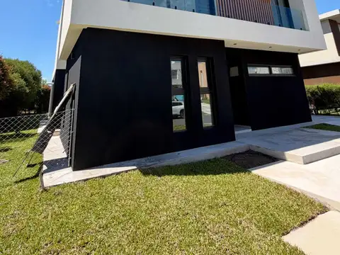 Casa venta Nordelta Castaños 6 ambientes piscina