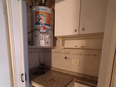 Departamento de 1 ambiente dividido para uso profesional o comercial