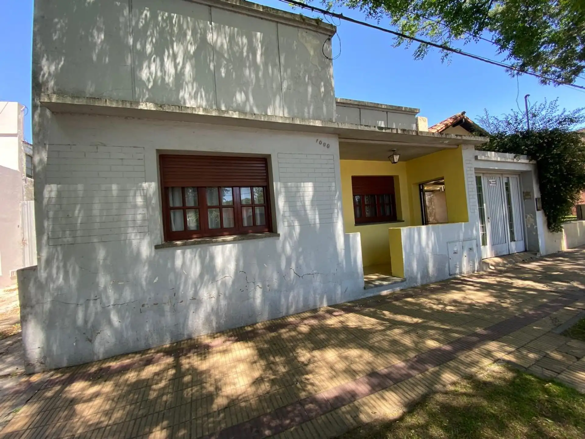 Casa a reciclar + departamento, 646m² sobre Avenida Perón