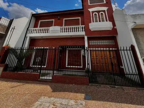OPORTUNIDAD CASA 5 AMB CON PILETA ESCUCHA OFERTAS
