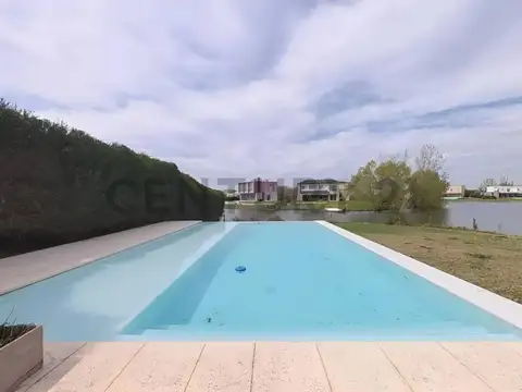 Casa de 4 Dormitorios mas Dependencia en Lote Esquina a la Laguna Principal – Cantón