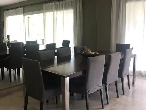 Casa en Alquiler Temporal con 2 cocheras