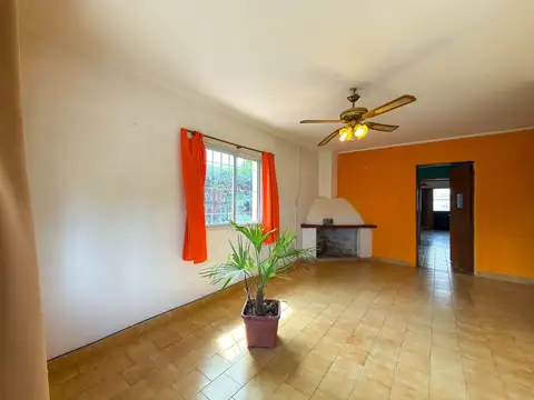 VENTA DE CASA DE DOS DORMITORIOS, TANDIL.