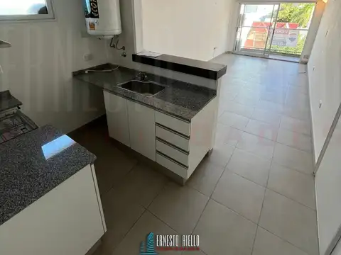 ALQUILER LOFT 2 AMBIENTES CON BALCON Y COCHERA en SUBSUELO. QUILMES CENTRO