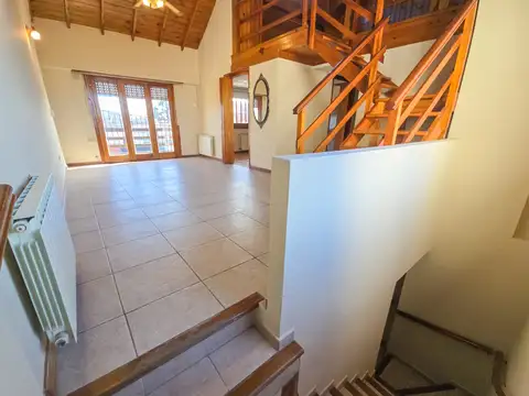 Chalet 3 amb. (P.A) con garage y playroom - Los Platanos y Ayolas