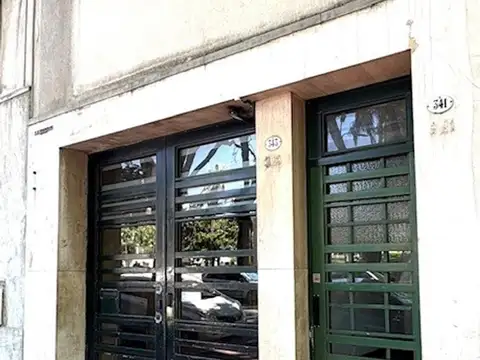 2 AMBIENTES CON PATIO  MUY LUMINOSO 