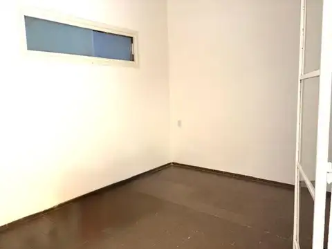 2 AMBIENTES CON PATIO  MUY LUMINOSO 