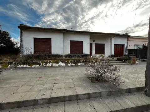 Casa calle Malvinas Argentinas 466 - Miguel Riglos