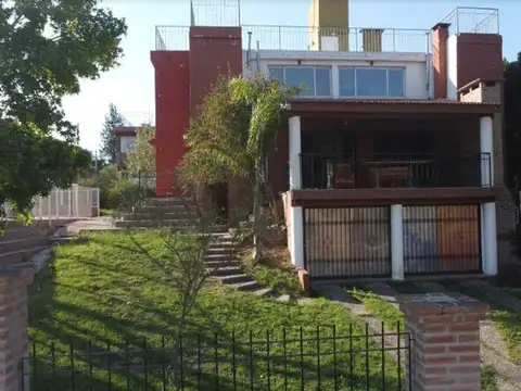 Casa en Venta con 2 cocheras