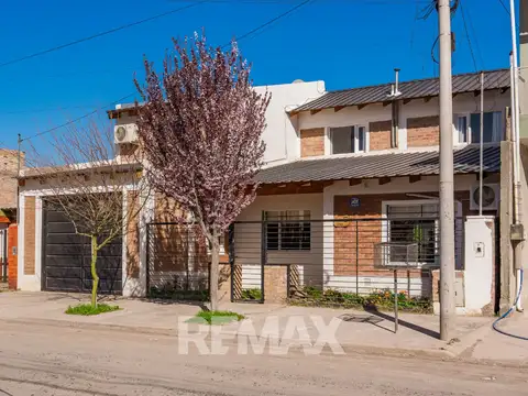 Casa 6 ambientes con 2 baños