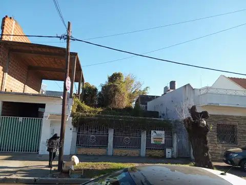 Lote Sobre Calle Jujuy Al 1600, con Todos Lo Servicios, de 8.40x35