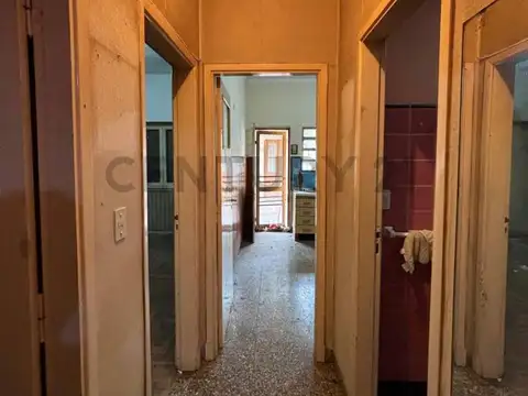Venta Casa 3 amb en Florida con jardín a Reciclar - apto DUPLEX