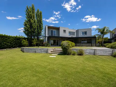 Casa en Venta en El Canton, USD 320.000