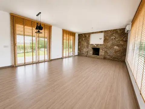 Casa 4 ambientes con 3 baños