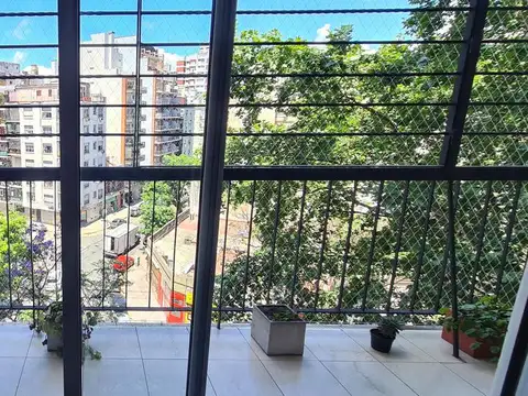 LINDÍSIMO DEPARTAMENTO DE 4 AMBIENTES MÁS DEPENDENCIA EN VILLA CRESPO.