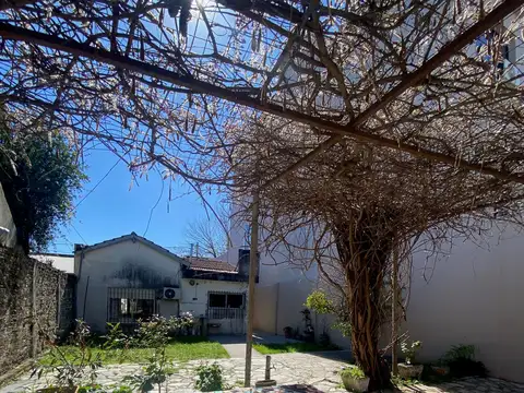 VENTA CASA 3 AMBIENTES C/JARDIN FLORIDA OESTE