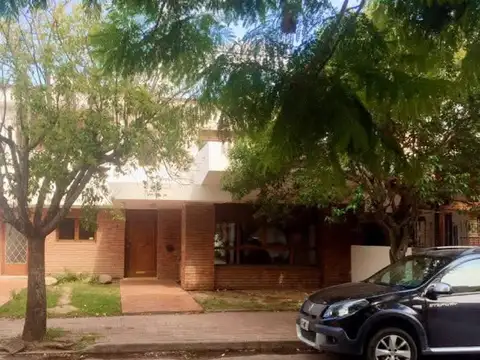 VENTA CASA COMERCIAL A 1 CUADRA DE RUTA 20