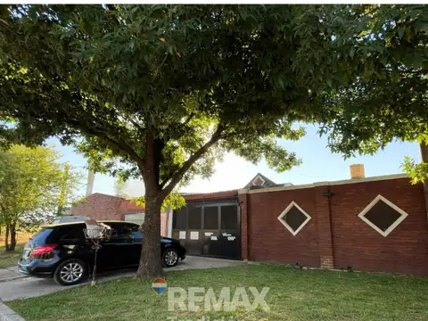 CASA VENTA 8 AMB. CON PILETA - RESISTENCIA