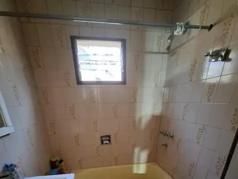 CASA PARA 2 FAMILIAS EN LOTE 8,66 X 25,98