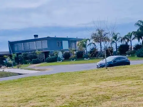 Venta Lote 1073 metros; Barrio Santa Rita ESQUINA