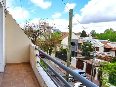 DEPARTAMENTO 3 AMB SEMIPISO CON BALCÓN A 2 CUADRAS DE ESTACIÓN MALAVER, posesión inmediata!