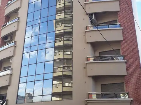 Departamento céntrico de categoría en zona calle 12