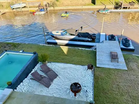 Hermosa casa al rio en venta Barrio nautico El Canal