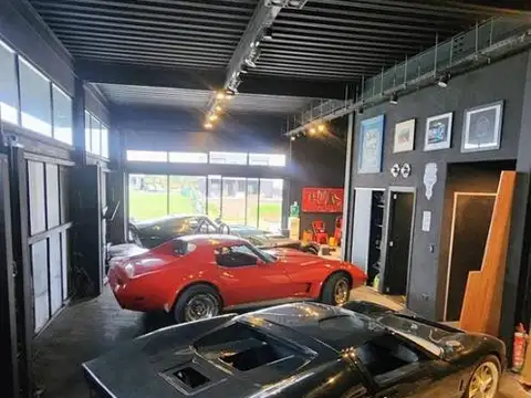 Casa en Venta con 4 cocheras