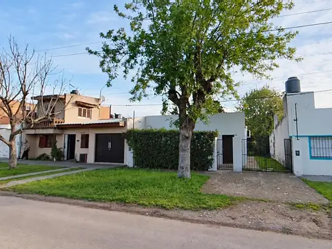 CASA | UN DORM. | GALPÓN CON POTENCIAL PARA OTRO DORM. | COCINA SEPARADA | LOTE DE 333 M² | LA PLATA