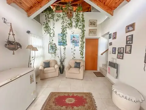 Casa 4 ambientes con 2 baños
