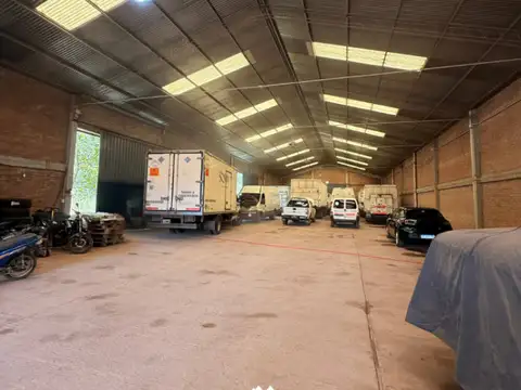 Galpón en alquiler de 15 x 50 m sobre Avenida Alvear 3800