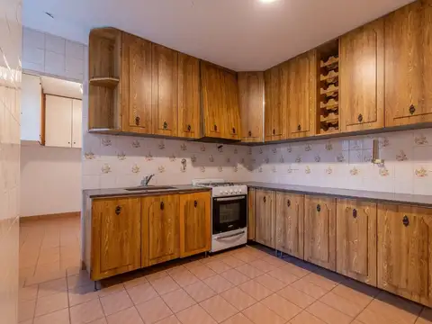 Venta depto 5 amb con dependencia y patio