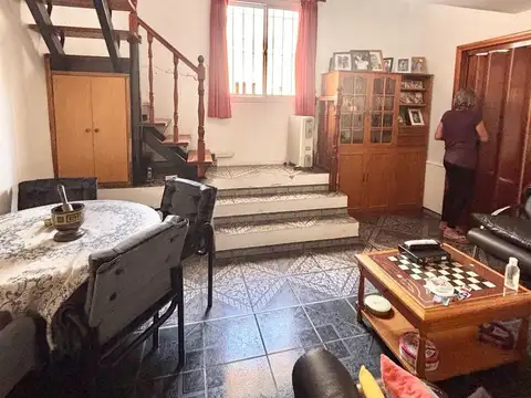 Casa 8 ambientes con 3 baños