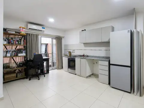 Depto 2 ambientes con balcón, cochera y amenities