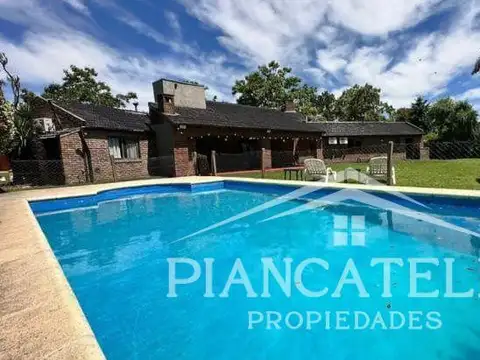 Casa con 4 dormitorios en Country Club Banco Provincia 