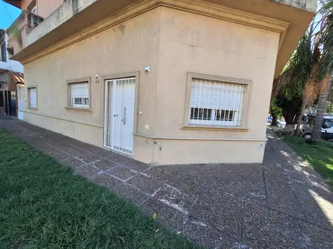 CASA EN PLANTA BAJA (PH) DE 3 AMBIENTES CON PATIO EN EXCELENTE ESTADO