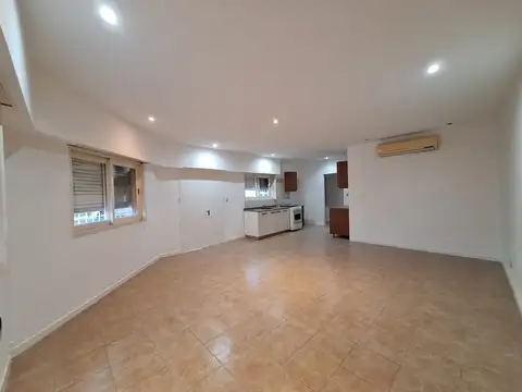 Depto Tipo Casa en Alquiler de 3 ambientes