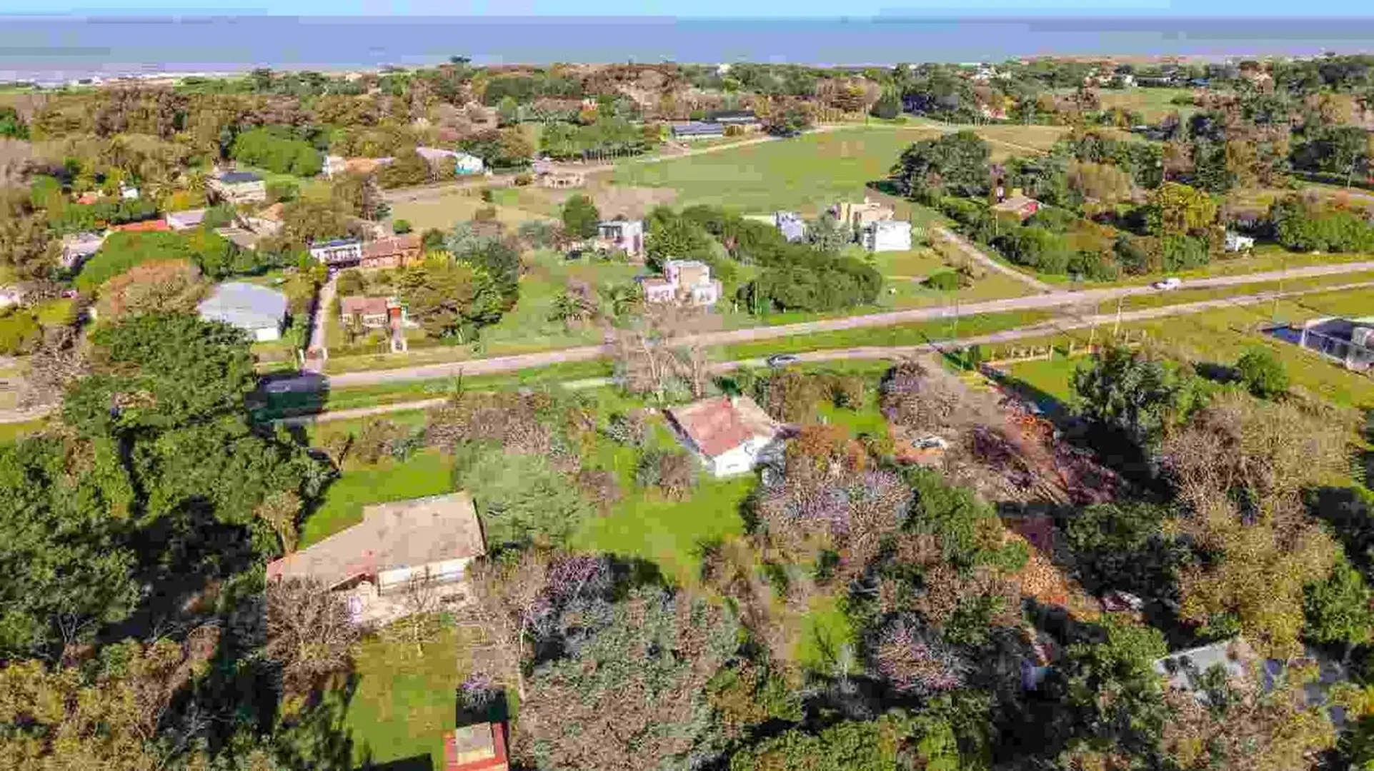 Venta casa en lote de 2500M2 en Playa Chapadmalal
