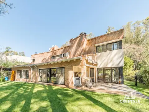 Casa 5 ambientes con 4 baños