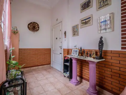 Mario Bravo 300 , Piso 1