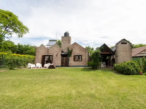 Casa en Venta con 2 cocheras