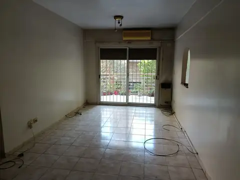 Hermoso y amplio dos ambientes en Almagro. A Metros Av. Corrientes y plaza Almagro