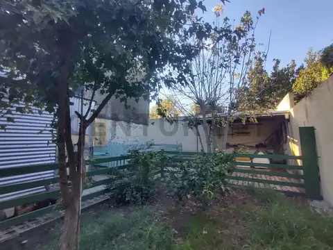 Calle 11 e/ 153 y 154 - Casa en Venta de 4 dormitorios y parque - Berisso