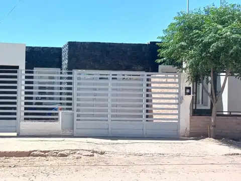 Alquilo casa amoblada, con pileta, en Rincón de los Sauces