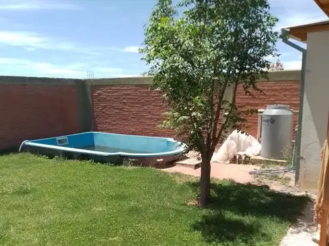 Casa en Alquiler con 2 cocheras
